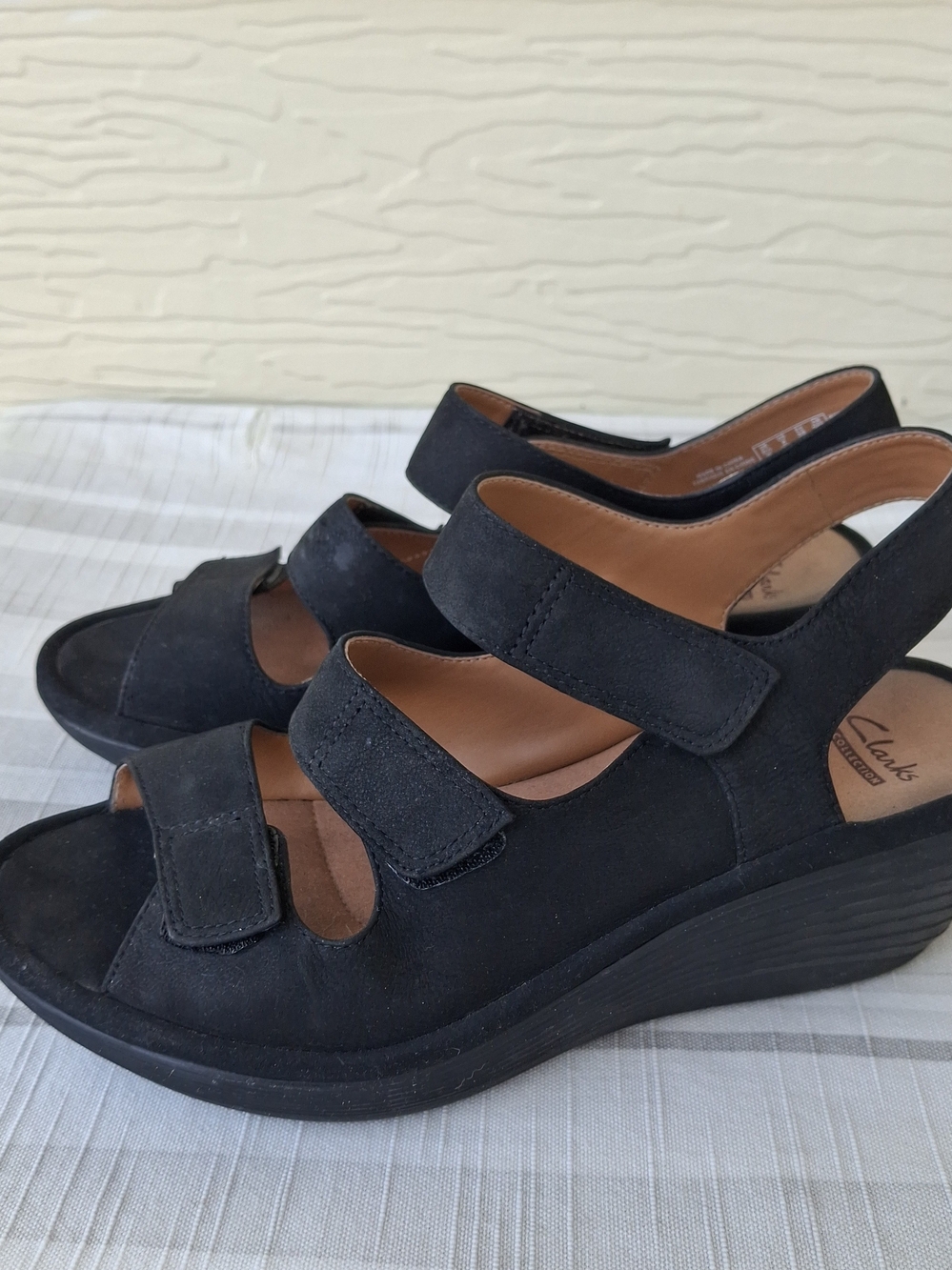 Clarks Women’s Black Suede Velcro Wedge Sandals Sz 8M
